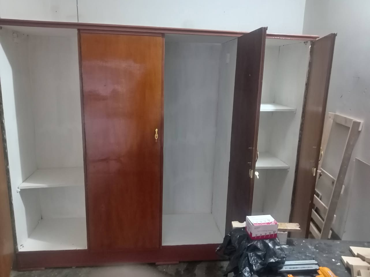 كنتور اربع أبواب للبيع سعر مناسب اتصل وبيك خير وتدلل تكريت القادسيه
***********
