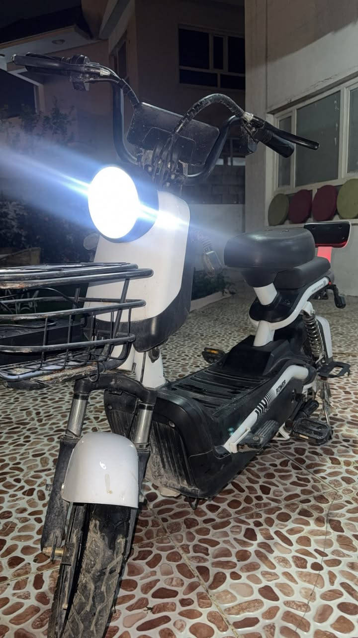 السلام عليكم درجه كهربائيه الموصفات / السرعه 40 وبيها 3 سرعات  للبيع نضيفه جداً واستعمال قليل سعر ١٠٠ الف 
العنوان /  اربيل / الزيتون 
*********** / واتساب 
***********
