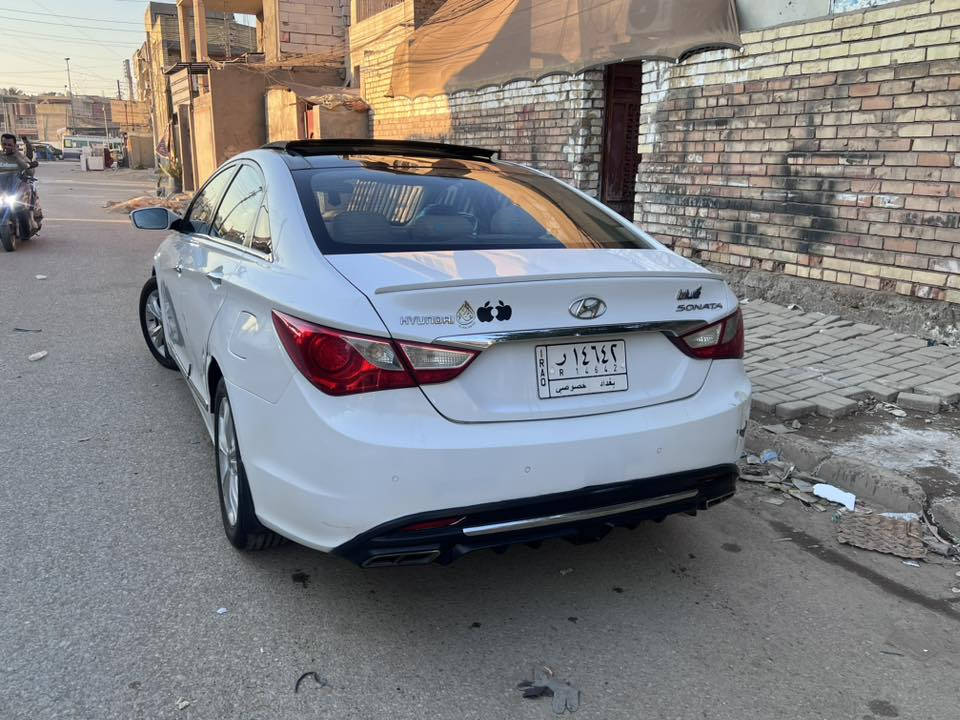 سلام عليكم سوناتا خليجي فول فول الاخير
سونار بل منشور 

مكينه 2400دوش. 

بدون دواخل مكفولة. كير محرك خير من الله 

تبريد كله مكفول 

بيها جاملغ خلفي صبغ. وامامي مبدل نفس اللون 

وبنيد رشد. فقط.  

مكاني شعب حي اور.  

عارضه 115 بيها مجال.   

***********
