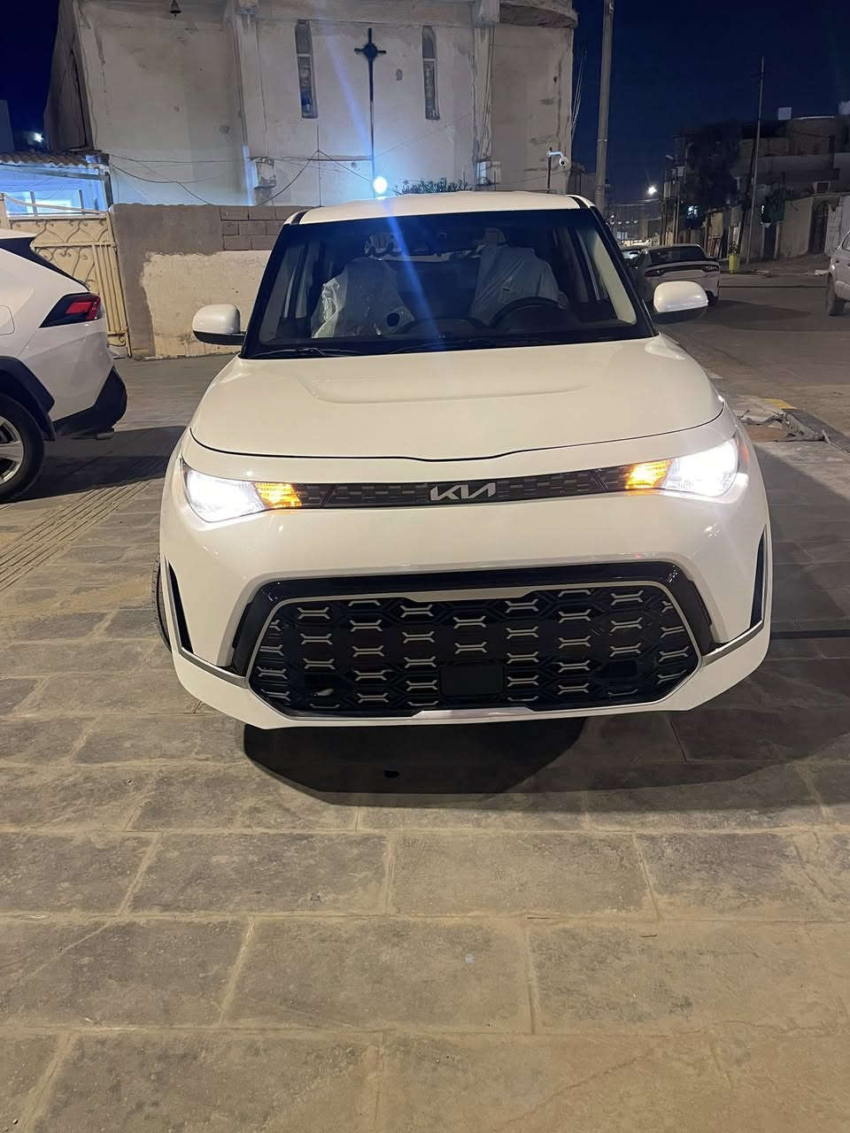 كيا سول موديل 2024. دخول جديد حره فحص موقت الحادث بس دعاميه وراديترات مبدلات وبيه كلير من أميركا قطعتين سعر 135 / رقم الهاتف ***********
