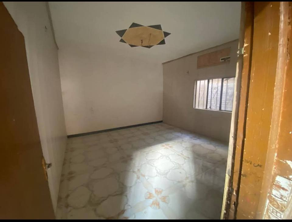 بيت الايجار 

المساحه//130م
غرفة نوم عدد//2 
هول
مطبخ 
استقبال
مجمع صحيات 
كراج
خدمات جاهزه//
ماء وكهرباء وخط مولده ومجاري انترنيت ضوئي ومدارس 
العنوان//
محيزم//4،،،،،،،شارع 80،،،،،مقابل مدرسه زهور بابل للبنات 
الاتصال//
***********
***********
مكتب عالم التطور للعقار 
بإدارة//أوس المرشدي للعقار حلة, بابل
