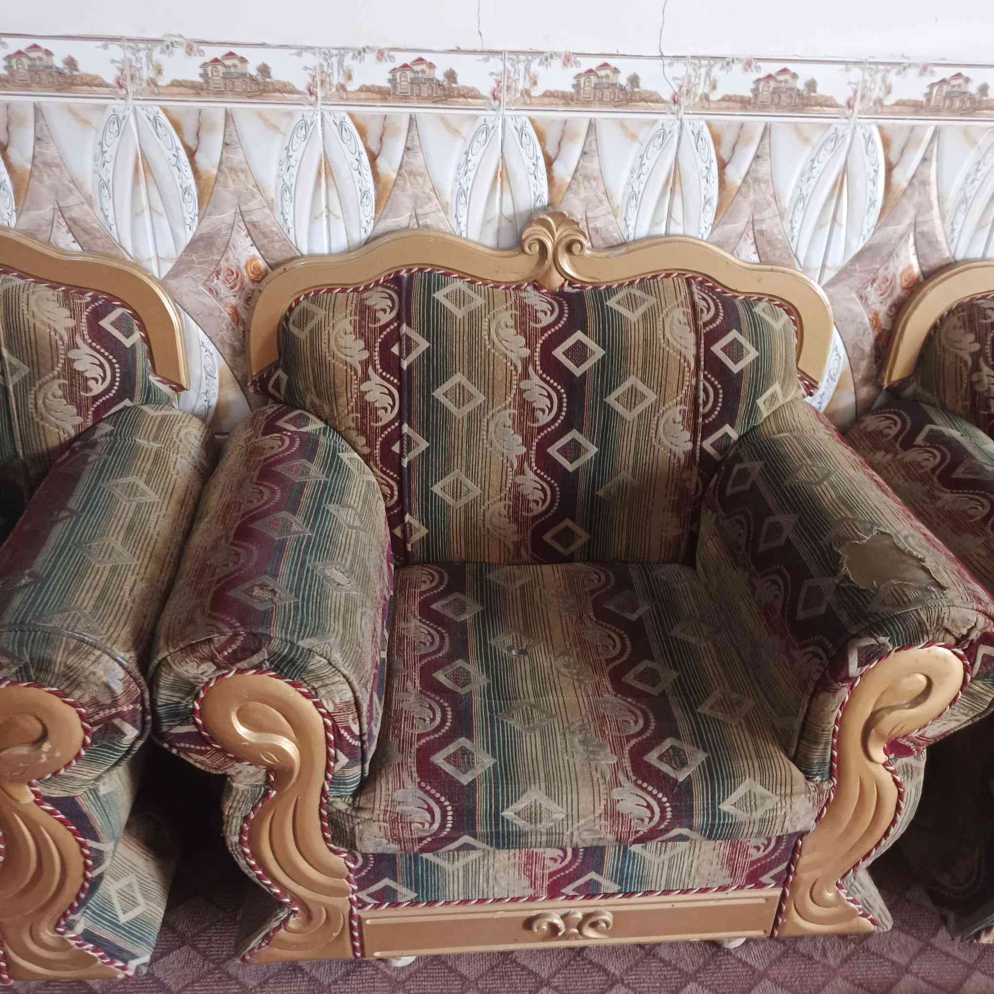 السلام عليكم قنفات للبيع العدد 4ثنين زغار وثنين كبار مكان نجف للتواصل خاص أو ***********
