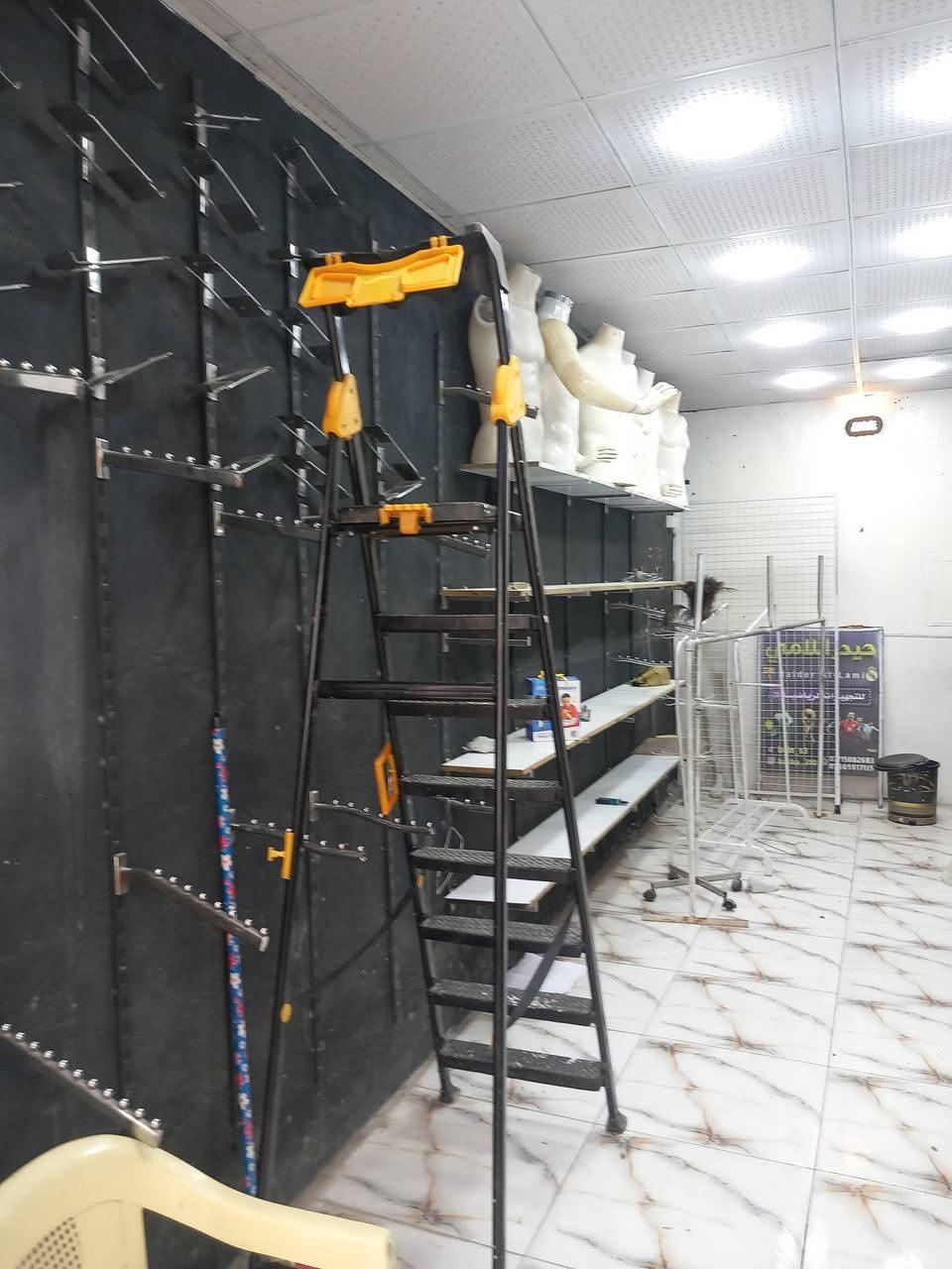 رفوف ملكانو للبيع حمالات الاحذيه ***********
