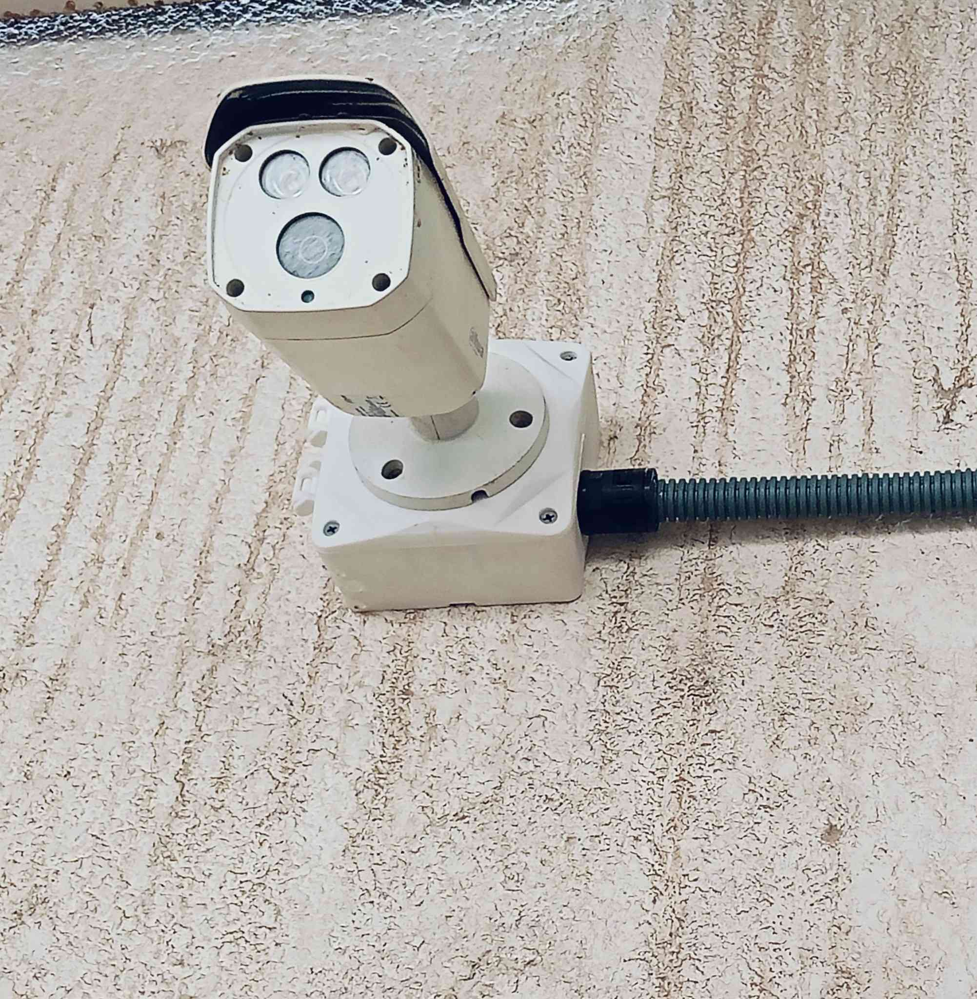 #سلام عليكم 

(الحمدالله تم تامين منزل 🏡  في كربلاء 

#منطقه النضال
إعادة تسليك منظومة الكاميرات واخفاء جميع الأسلاك 

وتم ربط المنضومه على هاتف المنزل 🏡

♦️كاميرات عدد 6 داهوا دقة 5 ميك 

 ▪️نصب حترافي👌 ودقه في العمل💯

للاستفسار *********** واتساب 
               *********** اتصال 

🔴ومتوفر جميع انوع الكامرات الاصلي وكاله 
 تجهيز ونصب وصيانه جميع انواع كامرات 

🔴#والعمل في جميع مناطق كربلاء وبغداد 🛻

🔴ومتوفر كشف مجاني للموقع.
