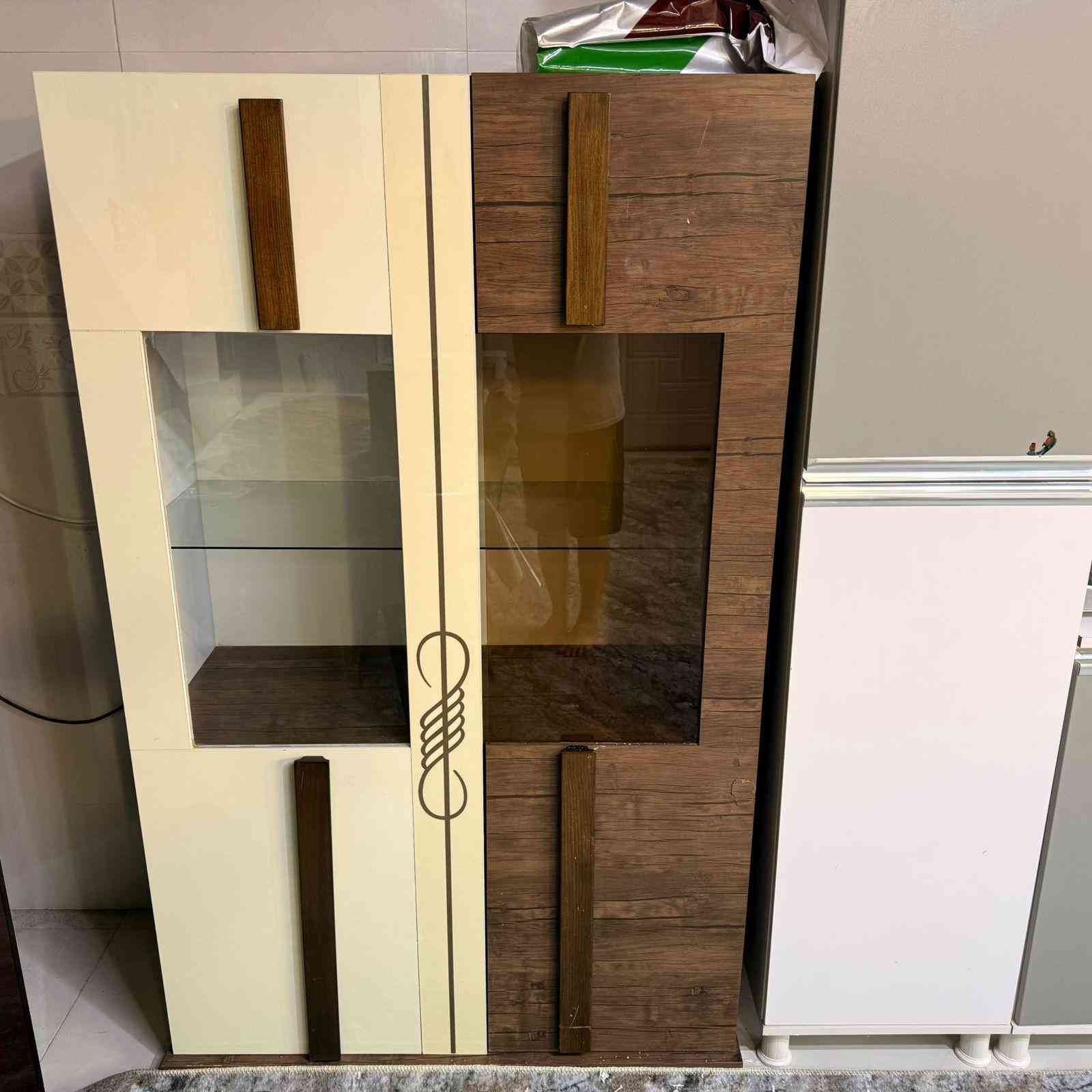 كاونتر خشب hdf
تركي مغلف طبقتين ميلامين مضاد الرطوبه الحراره 
القياس  3 متر ارضي .
وسنك متر ونص مرمر 
تركي درجه اولى
مع معرض مواعين تركي قياس متر في متر و٧٠ 
سعر الكاونتر ٤٠٠ وبيها مجال وسعر المعرض ١٥٠ 
العنوان خانقين  *********** خناقين, ديالى
