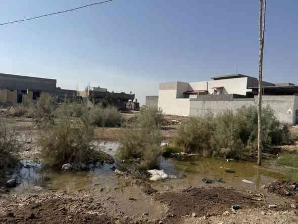 قطعة طابو صرف في حي ( الحرية الثانية )
امام مشروع الماء ( ركن ) 
مساحة ٤٠٥ م 
تقع على شارعين ( ٢٠ ) 
تحويل ( مباشر ) 
قريبة على ( المجمع السكني الجديد ) 
مكان ( مميز جداً ) 
موقع ( سكني ) ( تجاري ) 

للاستفسار مراجعة مكتب ( غيدان ) للعقار  
واسط - الزبيدية - مقابيل حي ( الصناعي )  
***********  
*********** محمد سيد غازي
