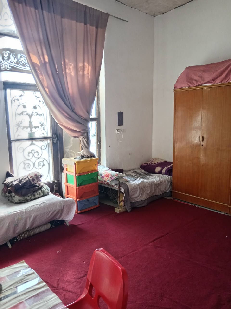 السلام عليكم ورحمة الله وبركاته من رخصت الأدمن بيت للبيع البناء ٢٠٢٣ طابوق كونكريت الارتفاع اعله بيت بالمنطقة المساحة ١٦٠ طابقين ٢غرف نوم وحده اسويت هول مطبخ استقبال صحيات داخل وخارج والطابق العلوي الموقع ابو خستاوي قرب مدرسة حمائم السلام يبعد عن طريق يا حسين ٢٠٠ متر عن شارع ١٠٠الجديد ٣٠٠  متر اصلاح زراعي بي وصل معاملة طابو باسمي السعر ٤٥ قابل للتفاوض الاستفسار أكثر *********** واتساب ايضن بي

