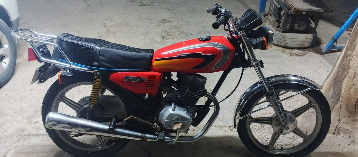 السلام عليكم درجه ايراني للبيع 2017 بدون أوراق واتكفلك من كلشي  كهربايات عوزه كتف مال اشاير   بس باتري ضعيف محرك 5كير محرك برغي مامفتوح بي الدراجه جاهزة وحلوه/ مكان بغداد جسر الفرنسي/السعر 375وبيه مجال/رقمي/***********
