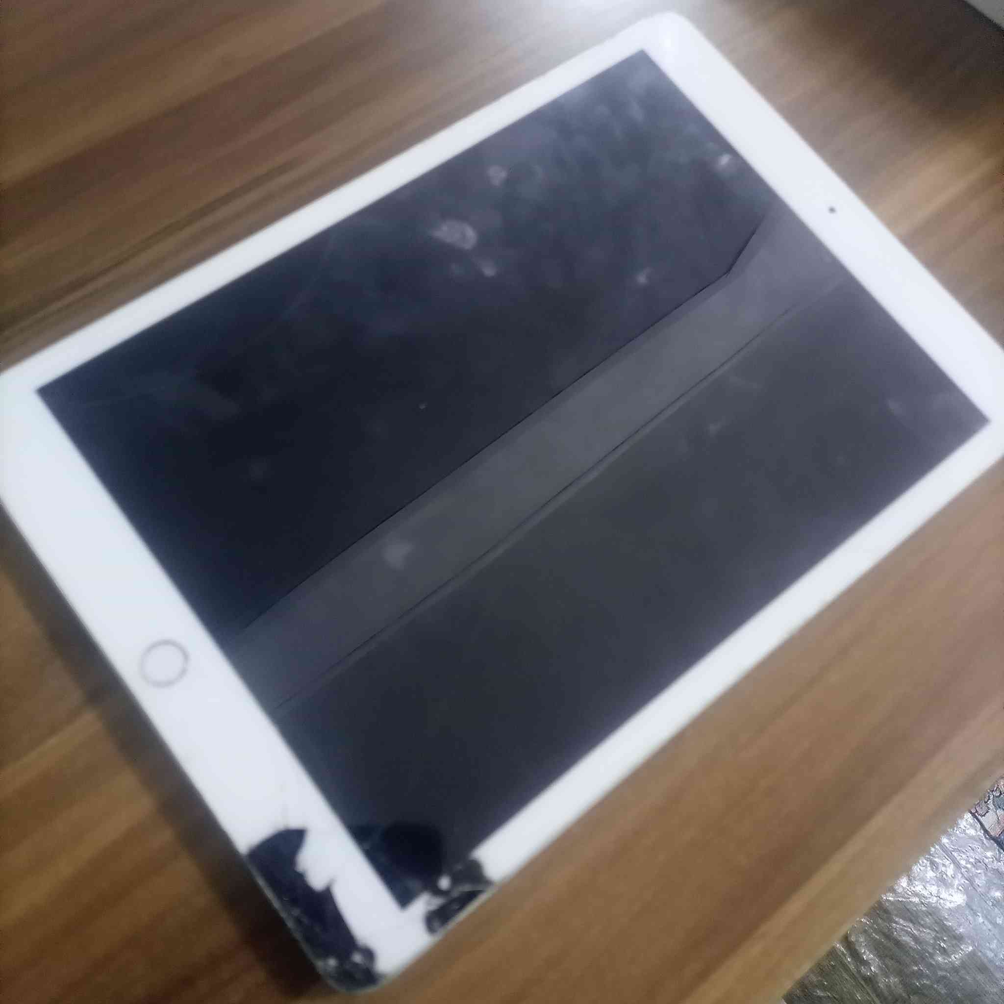 ايباد 9 ايفون
ذاكره 64  مبدل فقط حساس وشويه فطر مثل ما موضح بالصورة ابد ما مأثر على لمس بدون ملحقات فقط الكارتونه 
بطاريته ابد ماتصرف  سعر 220 بيه مجال بسيط
مكاني نجف الاشرف الرقم ***********
