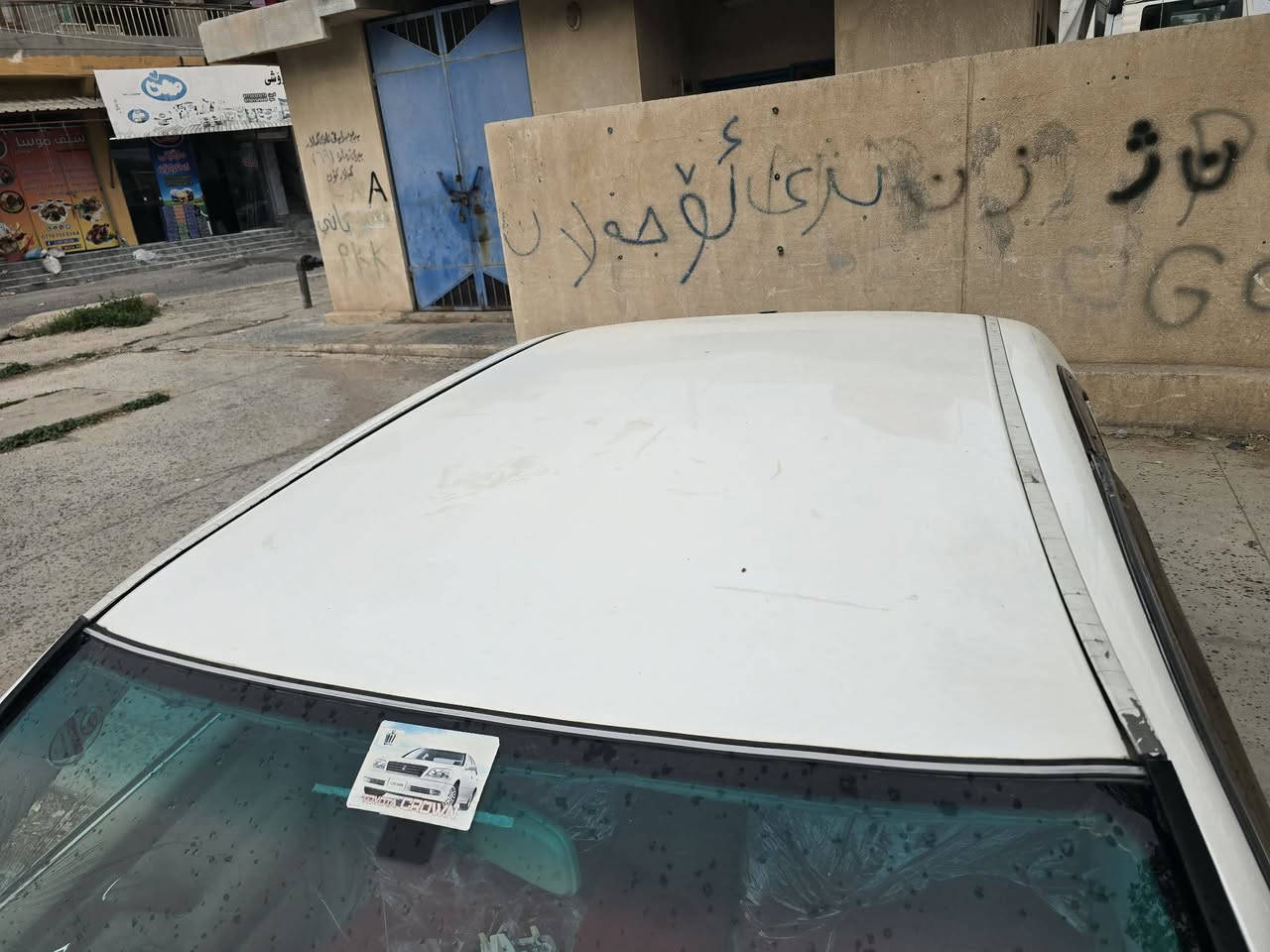 مەلیکە ٢٠٠١ بڕاوە
دیفۆر،١٧٥
دوو دووگمە 
کوشن کارەبا
ئاوێنە کارەباو ئیتەر
بێ زەڕبەو لێدران
شانسی بەشەرت
سەقفی بەشەرت
بێ تەقەو ڕەقە تۆپ  چۆنە ئاوایە 
دەرو ناوی شوشە
٣٦ مەجالێ کەم
لەکەلارم
***********
