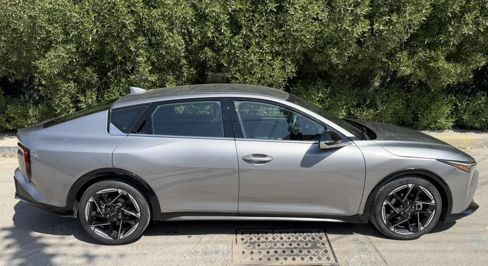 السلام عليكم
K4 جيتي لاين 2025 
دخول جديد بدون رقم منفيس بأسمي 
موصفات السياره فول عده الفتحه 
ماشيه 9000 ميل 
كشنات حظن جيتي 
كشن كهرباء 
رادار امامي وخلفي وجانبي وقياده ذاتيه وتوقف ذاتي 
اشاره بل مري 
تدفئه كشنات 
شحن لاسلكي 
درايف مود وضعيات قياده 
شفتات ستيرن 
صندوك ذكي وتشغيل عن بعد 
سايد بريك كهرباء 
اوتو هولد 
حادث السياره بنيد بدون دواخل وبدون ايرباك بدنه وراديترات بلاد ورصعه خفيفه بل جاملغ الخلفي بارد 
‭0771 785 9287‬
