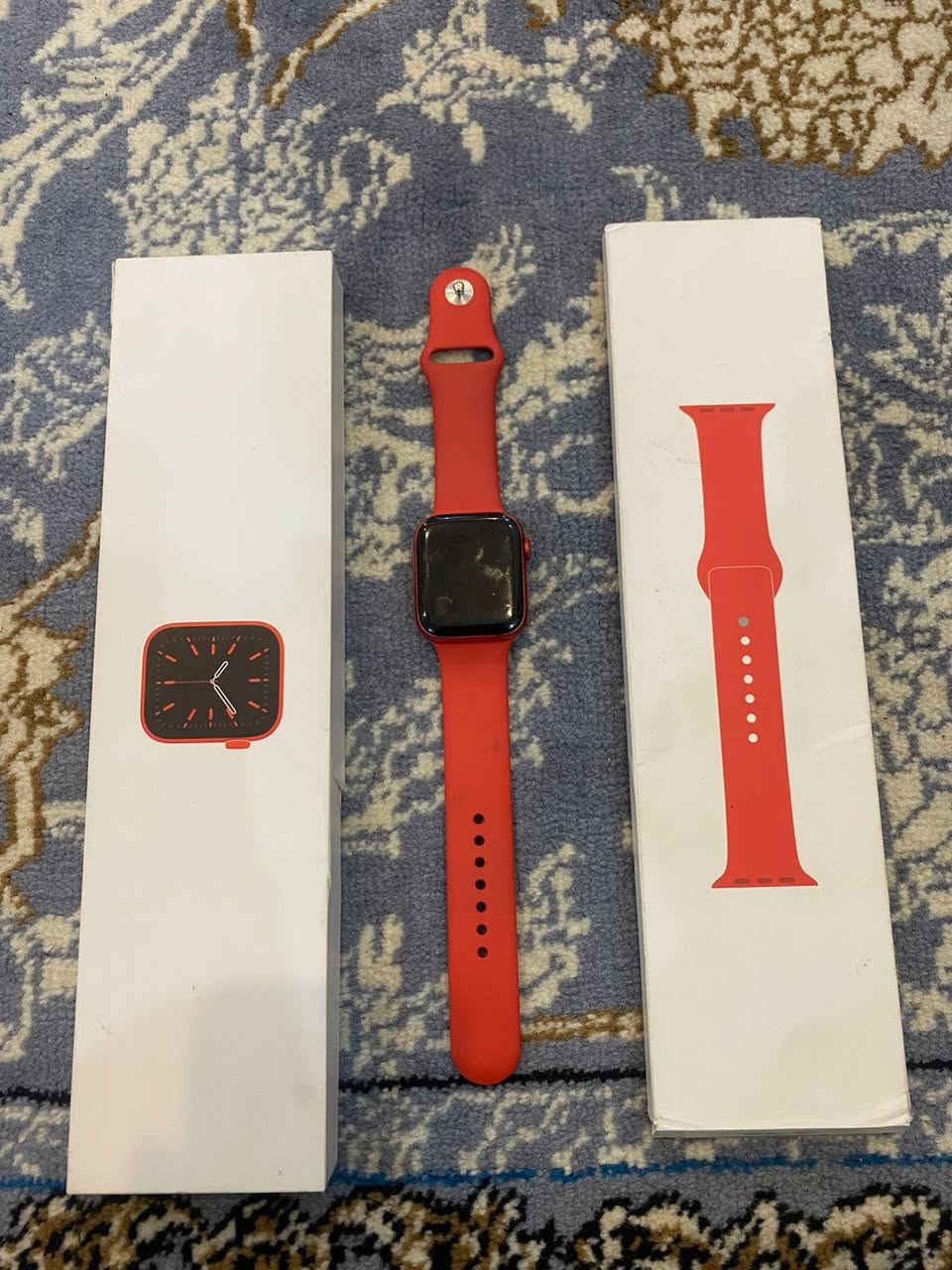 ساعة ابل الجيل السادس بطارية 65‎%‎ مع ملحقاتها السير والشاحنة والعلبه مالتها 90‎%‎ نظافتها للاستفسار الاتصال على رقم او واتساب   ***********
