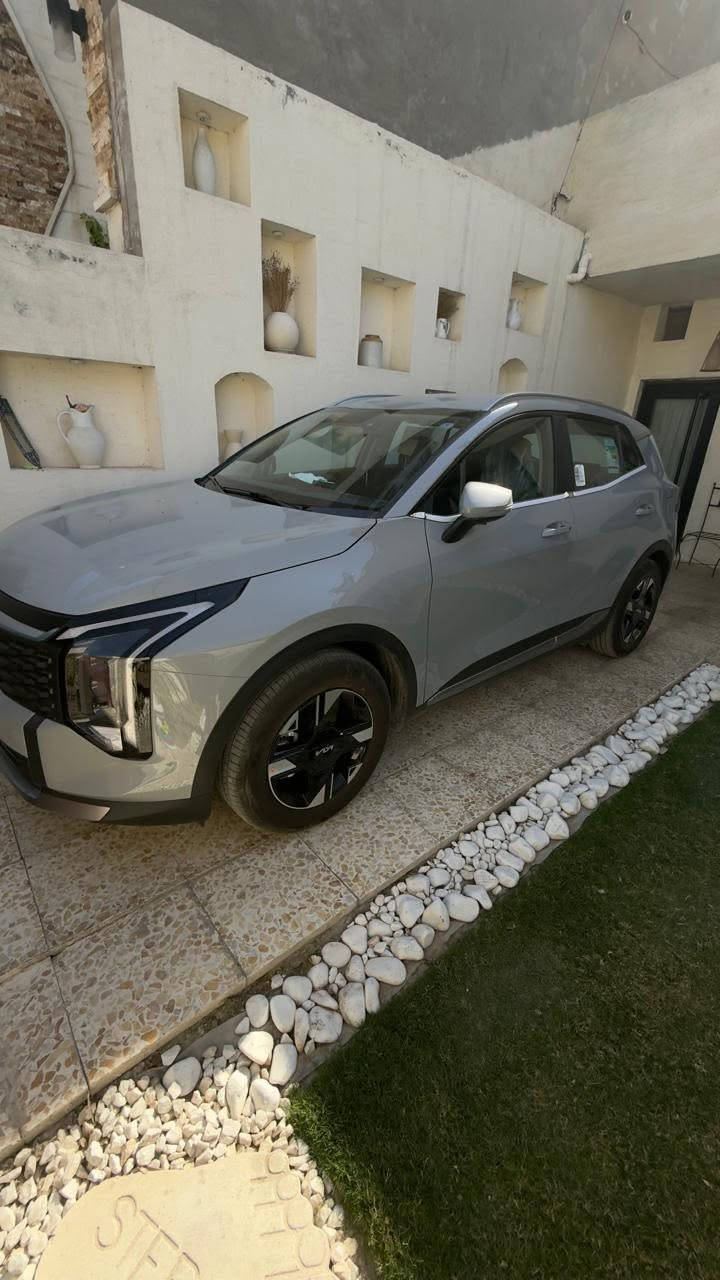 سيورتج 2026 سمنتي رقم اربيل  ماشيه 4200 قابلة للزيادة مواصفات عادية  بغداد حي الجامعة   السعر 220وبيه مجال بسيط 
***********
