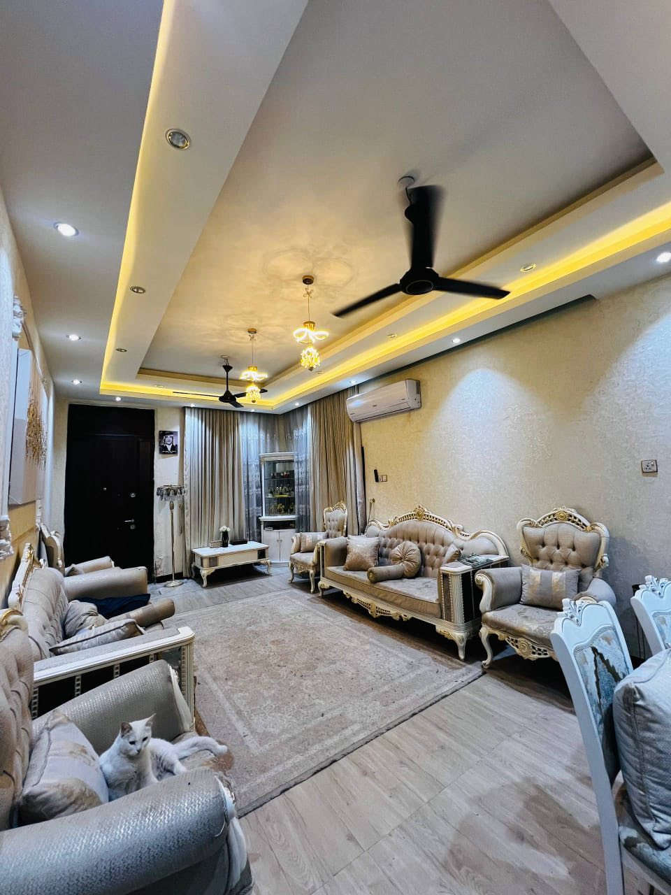 تحيه طيبه للبيع دار حي المرتضى بناء نظيف جدا مساحه 237 م يحتوي الطابق الارضي 2 نوم مطبخ صاله كلدور خدمات حديقه كراج الطابق الثاني 3 نوّم لاستفسار مراجعه مكتب الدار حبه شارع 40 ***********
