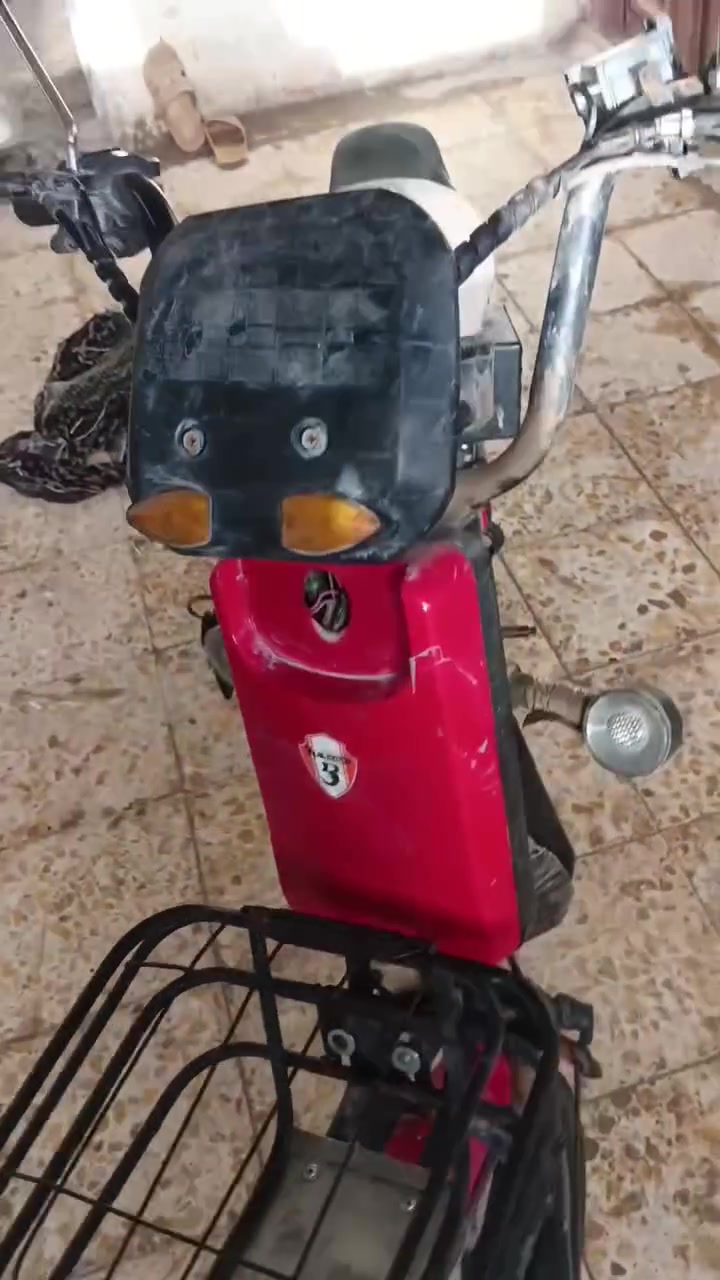 سلام عليكم شباب دراجه كهربائية نضيفه كلش بس مستعمله سرعته 30 شوفت عينك كهربائيات كله شغاله  يرادله شاحنه ب20 وبطاريه 100 فقط للبيع المكان بابل الحله السعر 100 الف فقط للتواصل واتساب *********** موجود خاص
