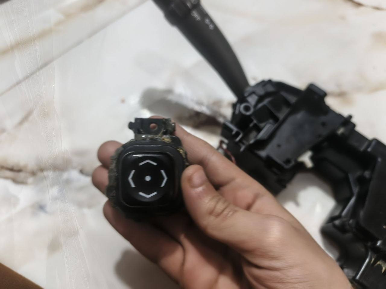 السلام عليكم
يده مال اشاره مال ملكه عادي

لكل الموديلات 

نظافه%100
للاتصال 
***********
