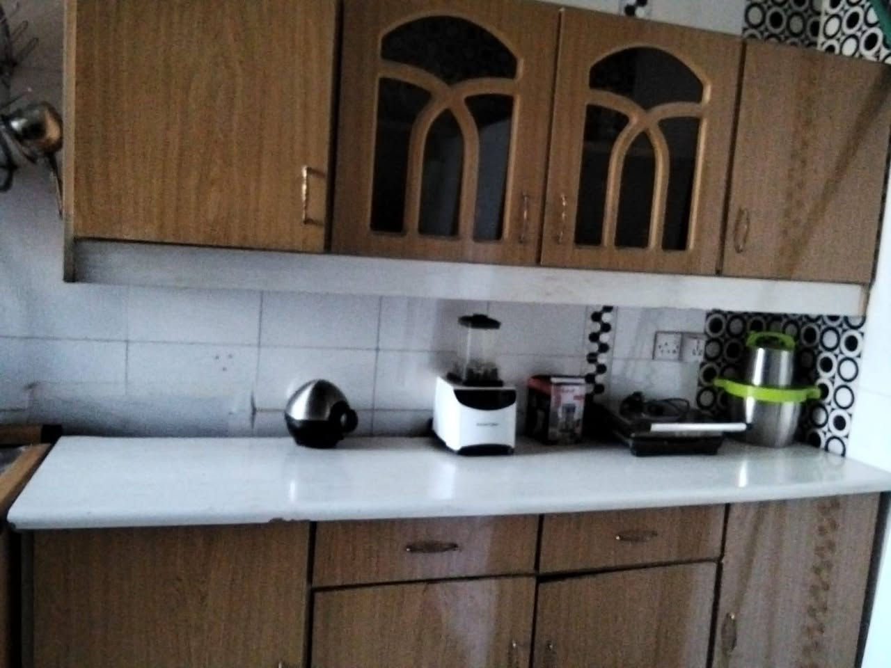 السلام عليكم كاونتر خشب مترين مع سنك المنيوم متر ونص السعر 200 الف المكان الامين الثانية ***********
