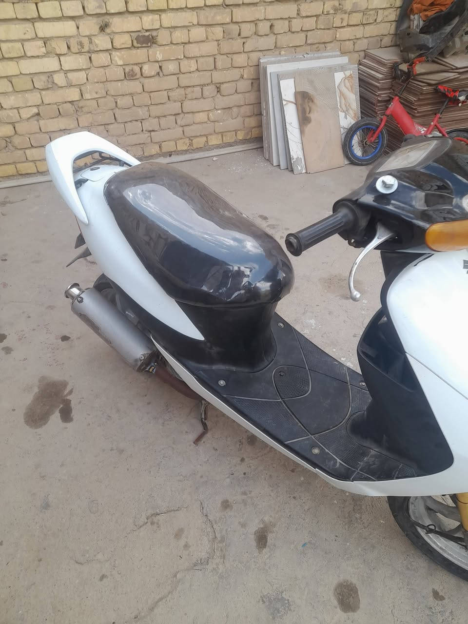 سلام عليكم  دراجه ساسوكي أوراق كامله شغاله سعره 350 الف شراي يتصل ***********
