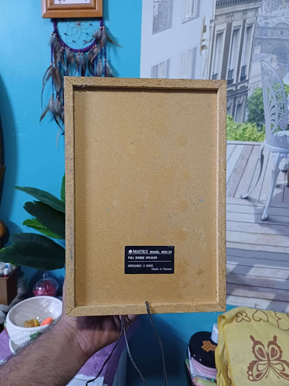 السعر 50 الف 
هذا الجهاز هو نظام صوتي من شركة JVC، طراز UA-P55.
يحتوي على مشغل أقراص مضغوطة (CD-R/RW).
يتميز بوجود مشغل أشرطة كاسيت بخاصية Auto Reverse (عكس تلقائي).
يتضمن راديو FM/AM ومداخل صوتية إضافية (MD/AUX).
يوفر تحكمًا بالصوت عبر ميزة Active Hyper-Bass PRO.
السماعات مو مالاتة بس طلعن ويا بلكراتونة حجمهم جبير وصوتهن نقي شلع ب50 الف 
اكو توصيل بغداد 5 
محافظات 6


**إذا كنت صاحب هذا الإعلان وتريد حذفه لأي سبب، رجاءا أرسل رسالة إلى الدعم الفني**