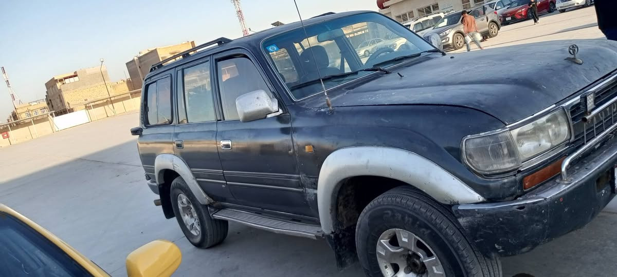 للبيع لاندكروزر موديل 91مكينه اربعه كاز كير عادي رقم بغداد انكليزي بسمنه عنوان واسط المركز السعر 40اتصال ***********
