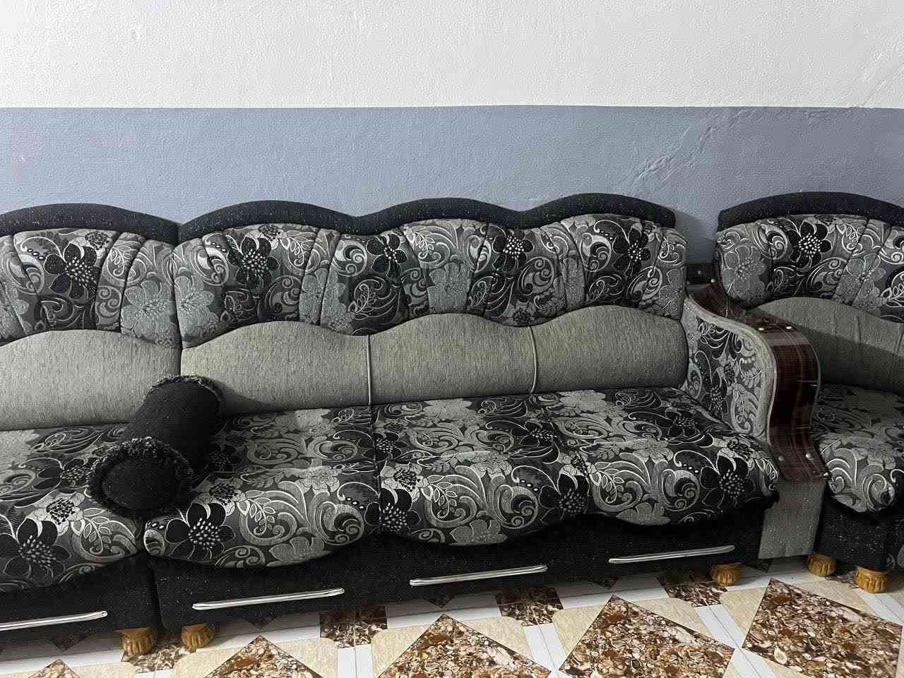 #ديوان خشب #عراقي #اصلي شرط  فصال طول 8 امتار و زاوية عدد 2 سعر 500 وبي مجال  مكان ايسر


**إذا كنت صاحب هذا الإعلان وتريد حذفه لأي سبب، رجاءا أرسل رسالة إلى الدعم الفني**