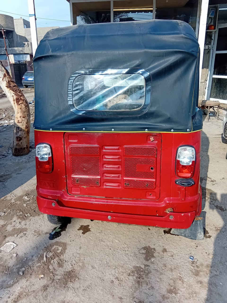 سلام عليكم تكتك 18للبيع السعر 3وبيهه مجال المحرك مال 22مامجفته تكتك نضيفه كبل الشارع ***********
