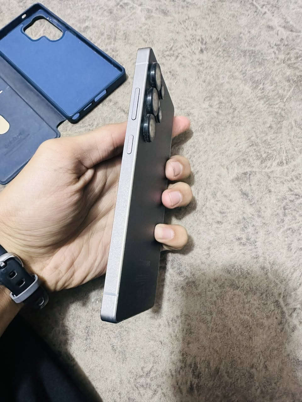 سلام عليكم s25
للبيع نضيف جدا مستخدم قليل كامل ملحقات 
جسر ديالى الجديد يوجد توصيل 
***********
السعر 1100 
وبي مجال للشراي
