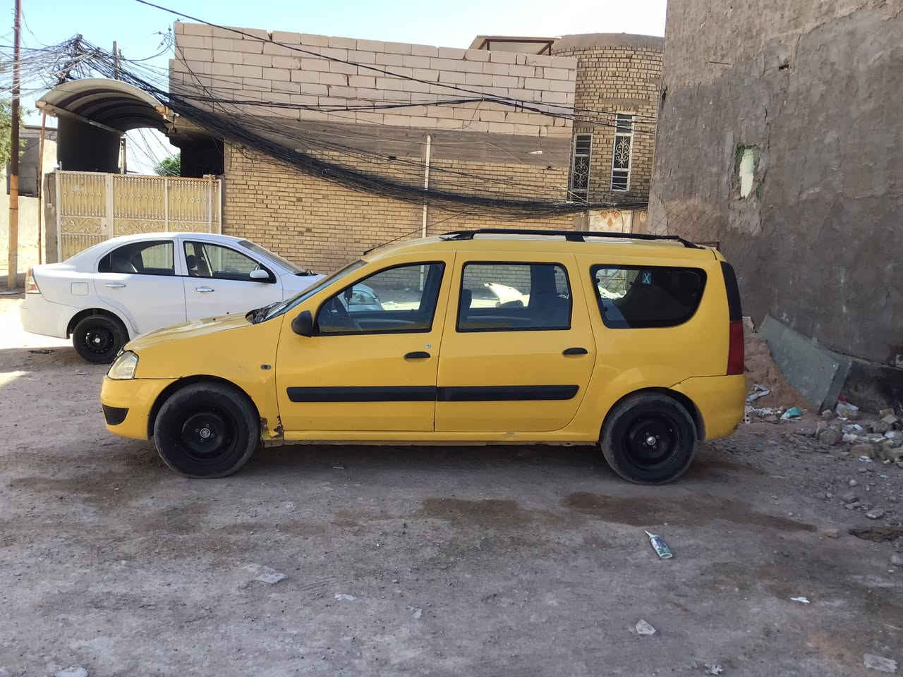 السلام عليكم سياره لوكان مديل ٢٠١١ رقم بصره مشروع وطني سياره مكينه وكير مكفولات حداديه نضيفه تايرات نضاف ماعيزه كلشي شغل وطلع على باب الله السعر ٤٣ وبيها مجال حك جيه سياره بيها معجون جاملغ خلفي وقماره عنواني نجف كوفه قرب مسجد السهله ***********
