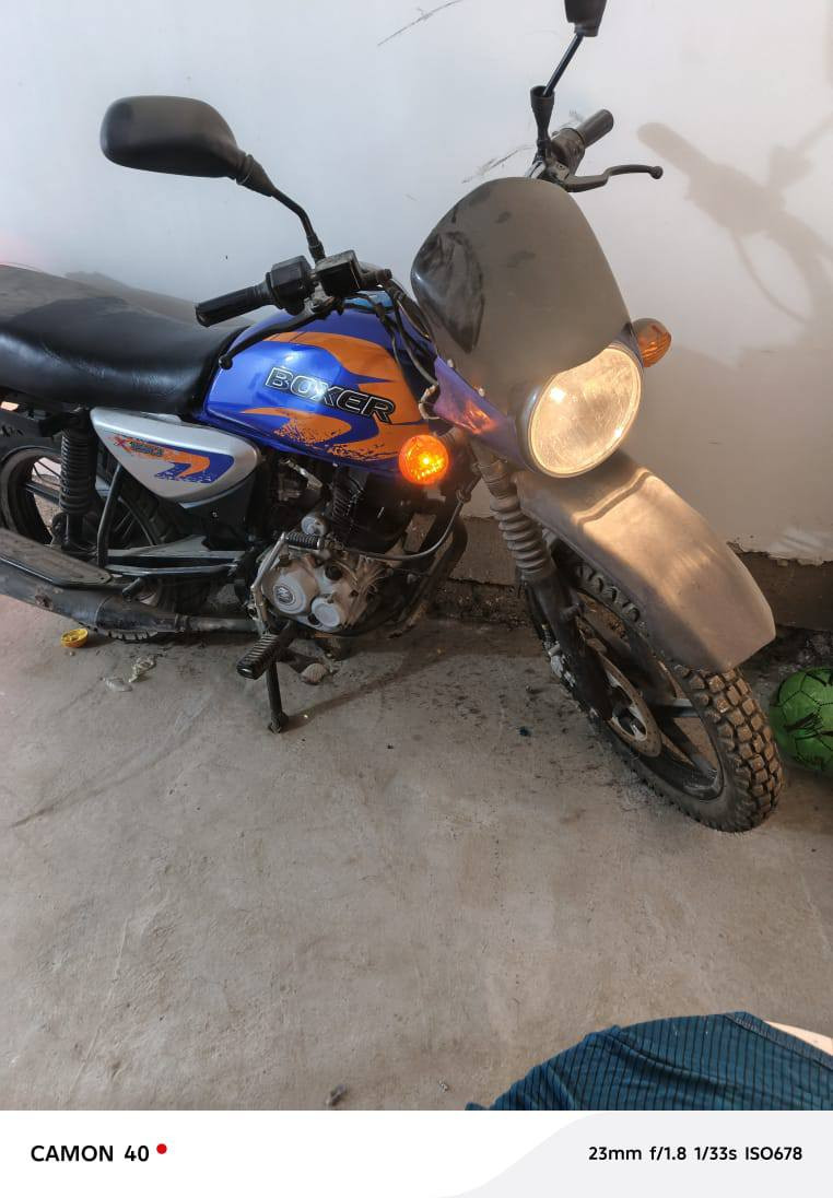 سلام عليكم
دراجه بوكسر 
موديل 2020
دراجه مكفوله كلشي  
كهربايات كامله 
شغاله 
تخم تاير جديد 
السعر مليون و ربع بيه مجال 
*********** بي واتساب
