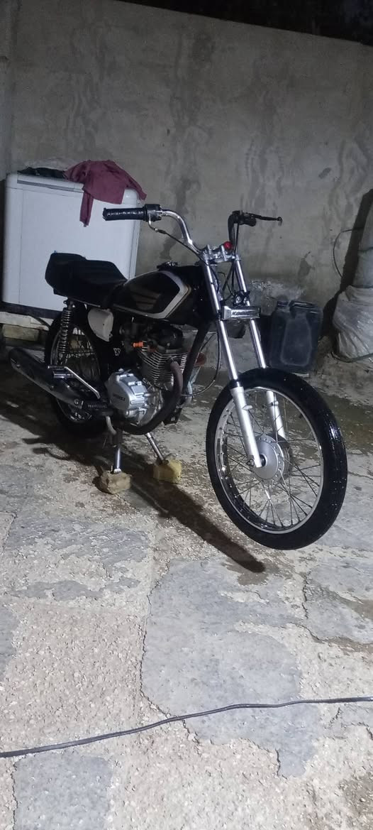 دراجه لل بيع كلك مديل 25 مكينه انتنس 25 دراجه حلوه تعميره جديد مكان غماس سعر 385وبيه مجال رجاعن المو شراي لا يراسني ***********
