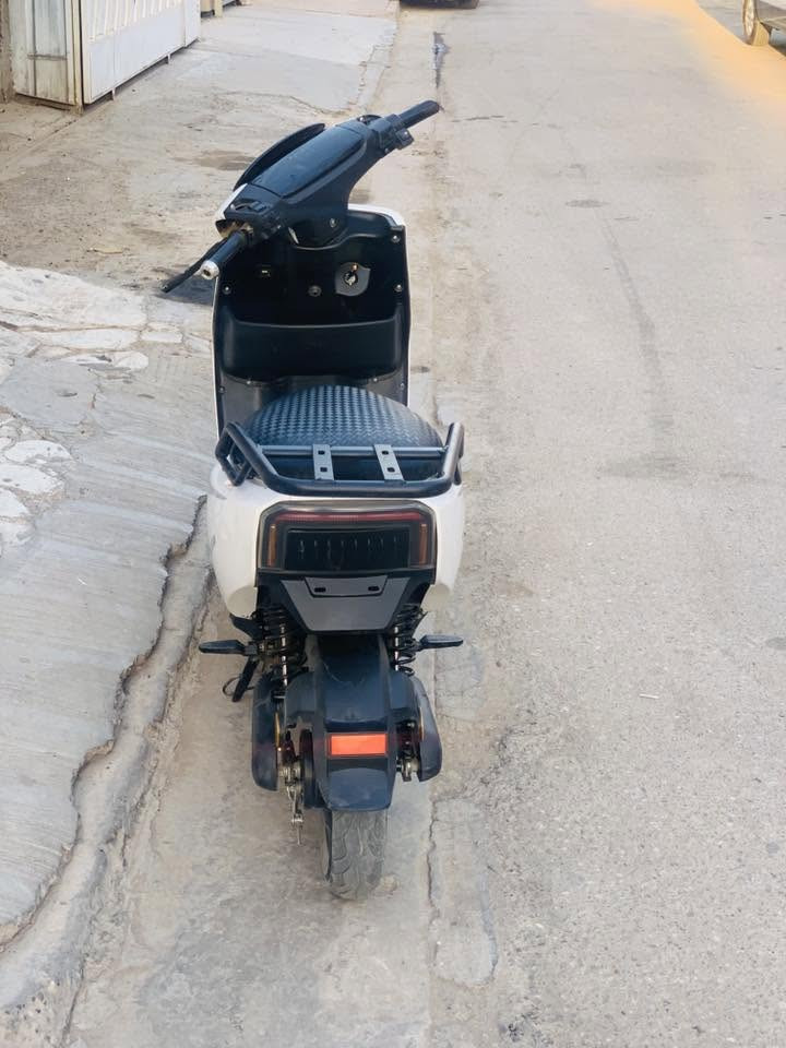 دراجة كهربائية خمس بطاريات ٥٢٥ الف دينار ***********
