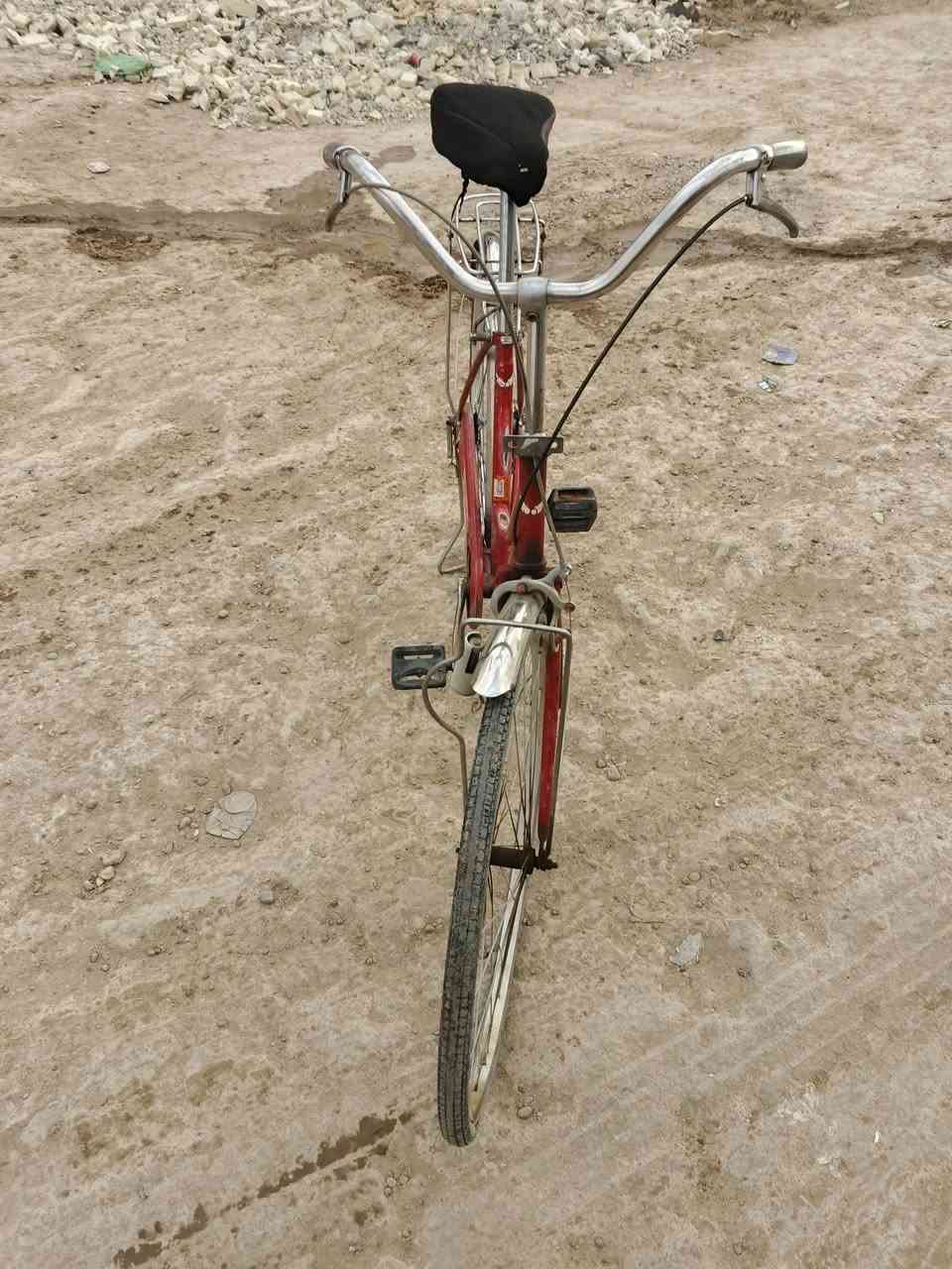 السلام عليكم بايسكل للبيع حجم 27 مكان التدبير قرب قاعة عشتار السعر 65 الف ***********
