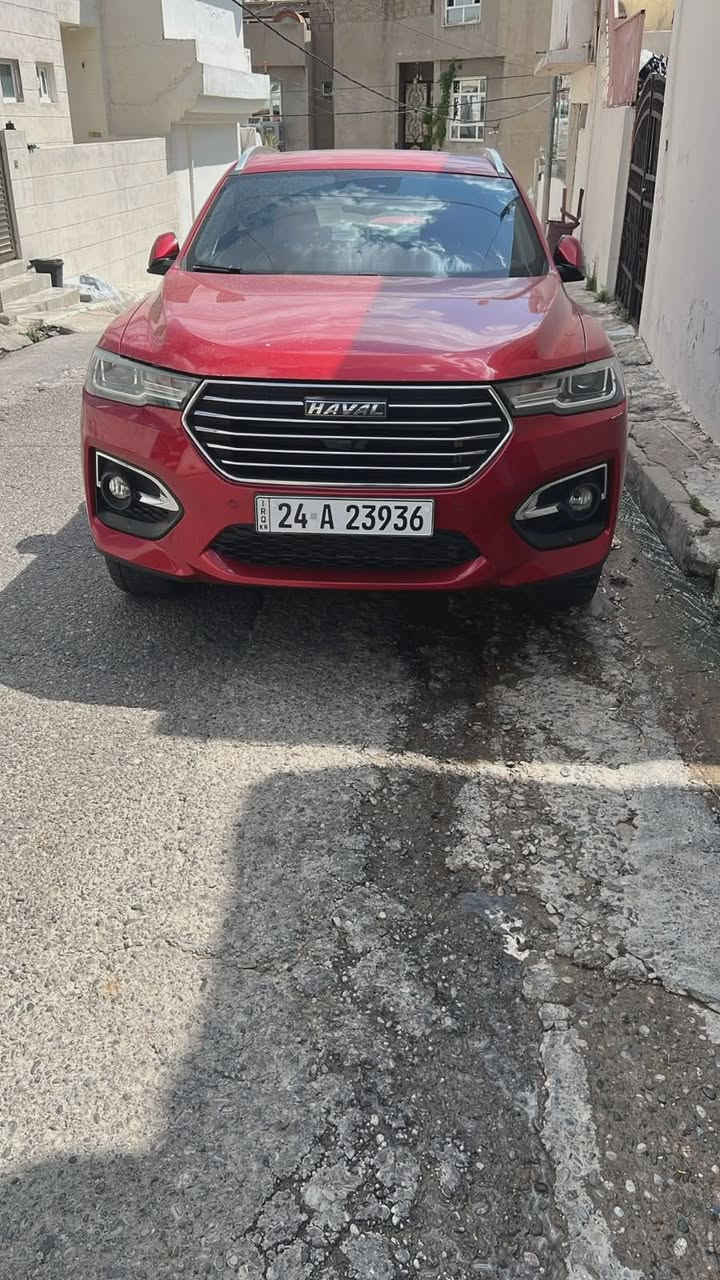 Haval H6  فول الفول سعر 135 ورقة
📣 #سيارة_للبيع: هافال Haval H6 موديل 2021 (فول مواصفات 1/1) 🔥
السلام عليكم إخواني.. عارض سيارتي هافال H6 موديل 2021 للبيع، السيارت بحالة ممتاز ومليانة مواصفات تكنولوجية وأمان.

📌 تفاصيل السيارة:
الموديل: 2021
العداد (الماشية): [68 ألف كم]
المحرك: 2.0 لتر توربو (عزم وقوة ممتازة واقتصادية بالوقود)
اللون: [ماروني]
الحالة العامة: مكفولة من (الضربة، الصبغ) 
✨ أبرز المواصفات (فول أبشن 1/1):
البانوراما: فتحة سقف بانورامية كبيرة.
الشاشات: شاشة وسطية عملاقة تدعم Apple CarPlay و Android Auto + شاشة عدادات رقمية ديجيتال.
الرادار والأنظمة الذكية: رادار تحديد مسار، رادار منع التصادم، قرائة علامات الطريق، ومثبت سرعة ذكي (تفاعلي).
الكاميرات: منظومة كاميرات 360 درجة (رؤية محيطية كاملة بدقة عالية).
الحساسات: حساسات أمامية وخلفية مع نظام الاصطفاف الذكي (السيارة تبركن وحدها).
الراحة: كراسي جلد (تحكم كهربائي + نظام تدفئة وتبريد للمقاعد)، إضاءة داخلية محيطية (Ambiente Light).
التشغيل: بصمة تشغيل، وبصمة أبواب، مع تشغيل عن بعد.
الصندوق خلفي: يفتح ويغلق كهربائياً (جك).
💰 السعر والاتصال:
السعر المطلوب: [اكتب السعر هنا، مثلاً:  135ورقة ]
مكان السيارة: [ دهوك ].
للتواصل والاستفسار: يرجى المراسلة على الخاص 📥 أو الاتصال مباشرة على الرقم: [***********] 📞.
