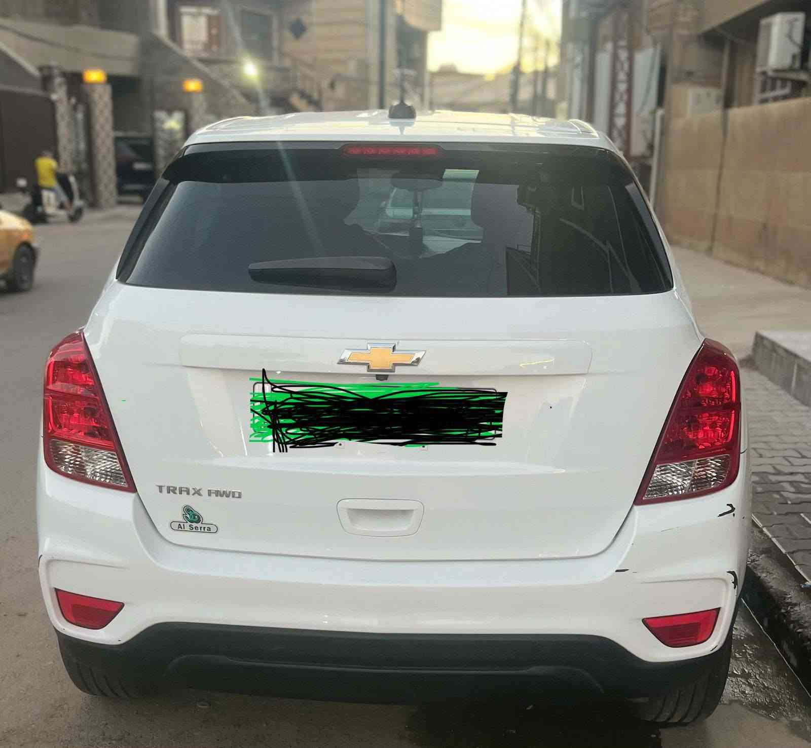 السلام عليكم للبيع سيارة نوع شفروليت تراكس موديل2022 وارد امريكي حادثة باب السائق فقط مبدل قطعه اصلية بدون صبغ مواصفات عادية تحكم استيرن تبريد تدفئة محرك 1600 كير ومحرك جيد جداً تخم تاير نظيف ماشيه 21 مايل الف رقم سليمانية الدولي بأسمي السعر 130 ورقه وبيه مجال أن شاء الله مكان السيارة بغداد الكرخ العطيفية ***********
