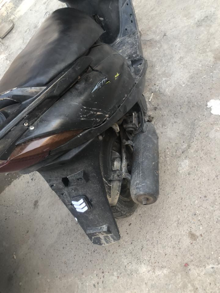 ام عليكم دراجه 140 ماكس لبيع الدراجه ماكو شي شغال بيها غير المكينه بدلت بيها تايرات ودبلات اماميه مستعجل عله بيعتها السعر 350وبيها مجال شراي يدخلي خاص *********** العنوان بغداد شارع حيفاء ملاحضه ابيع كوم حديد
