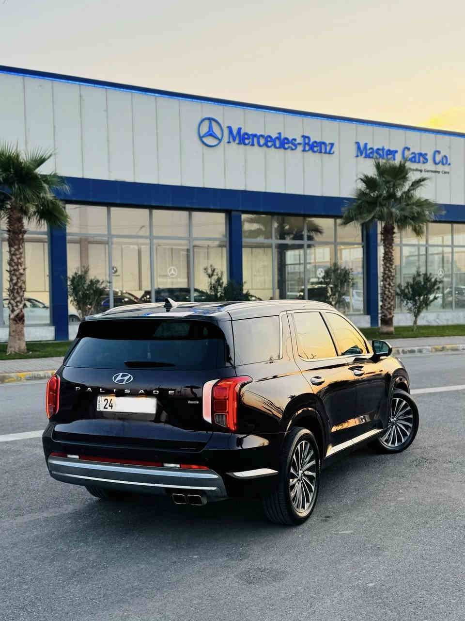 قفلة المواصفات بفئتها 

هواندي باليسايد كاليكرافي وارد امريكي اعلى مواصفات موديل 2024 محرك ستة سلندر تنفس طبيعي دفع رباعي AWD سبعة راكب ‼️

السيارة تتمتع برفاهية وجمالية بداخل ابيض مميز وجلود فاخرة شي روعة مستعمل بي اجود انواع الخشب والخامات 
ماشية 12 الف ميل فقط ..
مواصفات : 
*بصمة 
*بانوراما قطعتين 
*تحكم تقديم وترجيع بالريموت 
*تدفى وتبريد كشنات امامية 
*مساج كشنات امامية 
*كشن منفصل VIP 
*كشنات الصف الثاني تدفى وتبريد 
*كشنات الصف الثالث تدفى 
*سقف كنتارة قماش فاخر 
*خمس كاميرات 360 درجة 
*كاميرا على المراية الوسطية 
*سستم صوت فاخر من شركة harman kardom
*حساسات امامي وخلفية 
*صندوق كهرب 
*خزن كشنات 
*بردات خلفية 
*رادار بالمري 
*داتا شو 
هاي بعض مواصفاتها ماتخلص 

السيارة مرقمة كاملة دهوك شرط التحويل بنفس اليوم 

السيارة بيها فقط ربع بوند صبغ وجاملغ تعديل بارد شي بسيط طختها سطحية وخفيفة بيها ايرباك ستيرن وتكمة راجعين سستم شركة بشرط وضمان تصليح درجة اولى 

مكان السيارة دهوك معارض الجديدة 

السعر : 348 $ 

للاستفسار الاتصال على الرقم 
***********
