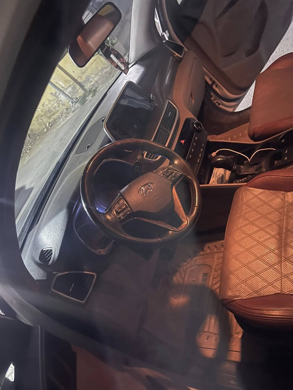 السلام عليكم توسان خليجي 2019 فول ماعدا البانوراما لايت خمس عدسات مري شفط ماشيه ٩٤ حقيقي كشنات جلد امامي كهرباء بصمه تبريد ثلج قطعتين شبر صبغ بابنيد بدون دواخل شبر بتكمه مال أساق بدون دواخل اثر بوري واكع عليها بسمي تحويل ثاني يوم مكان بغداد الحريه اسعر ١٨٥ بيها مجال ***********
