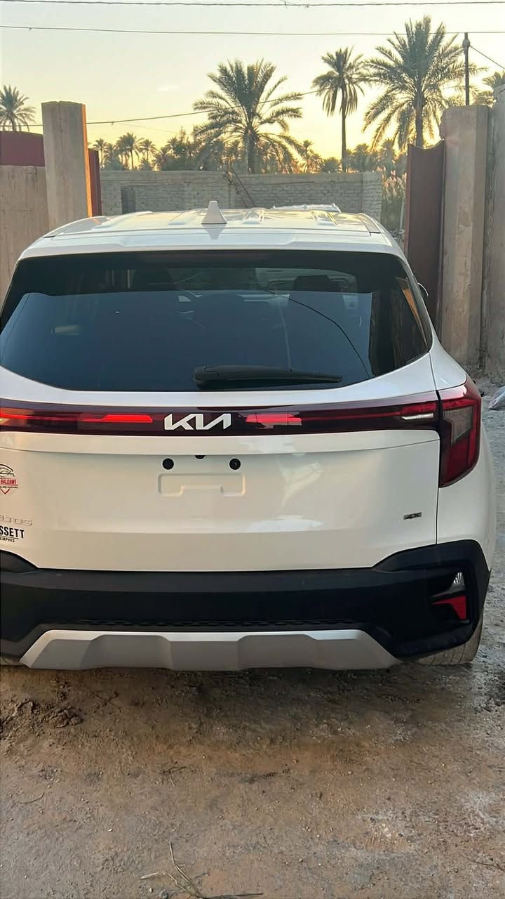 سيليتوس 2024 نص فول  فقط هذا الشويه بيها صبغ وتبديل دعاميه نفس اللون ابيض وارباكات سليمه سياره جديده بمعنى الكلمه  بدون رقم دخول جديد سعر ١٦٢ وبيها. مجال  ***********..
