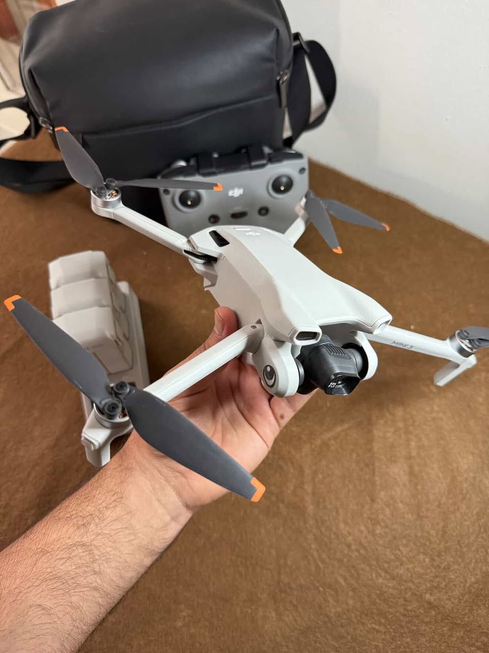 سلام عليكم
مراوس🔴 ب3 برو جوستك شاشه!

درون dji mini 3 .كومبو

نظافة 99% شغلي بيهة فقط مناسبات مامتعوبه
سعر 880 الف
***********
