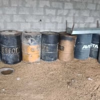 براميل حديد • ١٣-١٤ برميل • مفرغين الدهن