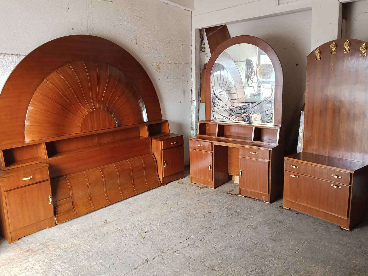 غرفة 5 ابواب نضيفة السعر 350 للاتصال *********** أو *********** موصل, نينوى
