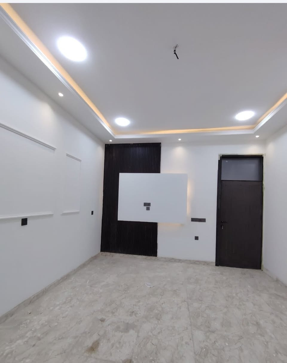 عملنا في بغداد فقط تسليم مفتاح كرسته وعمل ترميم إضافة بناء تسليم هيكل عظم بدون باب وشباك سعر المتر المربع للهيكل كرسته وعمل ١٨٠ الف يتضمن الفقرات التاليه
دفن وتعديل الأرض بمادة السبيس مع مستوى وزن الشارع
مع الحدل بحادله كبيرة
رش مبيدات كلوردين قاتل الحشرات
تسقيط وتخطيط الخارطه على الارض مع فرش نايلون زراعي نوعيه جيده
عمل المجاري حسب مخطط الخارطه نوعية امل الشريف المصري
تسليح الرفت يكون حسب مخطط الخارطه مع حصيرتين تسليح
صب الرفت بمواد درجه اولى اسمنت مقاوم رمل اخيضر حصو مكسر او صب بم  كونكريت جاهز حسب طلب الزبون
يكون ارتفاع الرفت ٤٠ سم
صب بتلو ٢٠ سم حسب المخطط
بناء بالطابوق الجمهوري بارتفاع ٣،٣٠ للطابق الأرضي
عمل حداده ونجاره صب السقف نوعية الشيش عراقي اف اف أو سوبر أو ماس رباط ٣٠ سم على كل البيت مع السقف
بناء الطابق الثاني بارتفاع ٣،١٠ نفس مواصفات الطابق الأرضي مع مردات ماء ٢٠ سم
بناء البيتونه مع صب السقف حسب مساحة الخارطه مع الستاره بارتفاع ١،٧٠ سم
يشمل الهيكل المجارى كاملة مع مرازيب السطوح والبلكونات
مع تأسيس أنابيب السبالت مع تأسيس جكشنات سبور لايت السقوف
علما عملنا بغداد نقد فقط
للتواصل

***********

وتساب ***********
