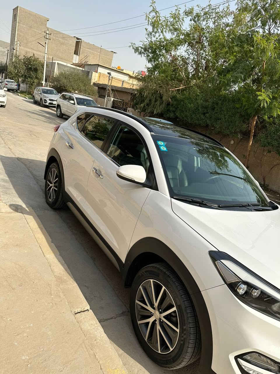 السلام عليكم توسان 2017 
ماشيه 17الف حقيقي حقيقي بسمي تحويل ثاني يوم محرك 2000 دوش وكاله الكاصد ضمان شركه هيونداي
فول فول مواصفات  لمتد ايراني 
فتحه سقف بنوراما 
كشنات جلد اسود بلادي 
تحكم كهربائي 
كشنات تدفئه وتبريد امامي 
وكشنات خلفيه تدفئه
 حساس امامي وخلفي
هندبريك بصمه 
وعدسات دواه 
وكشنات الاثنين كهرباء
صندوك كهربائي
بكلايت لد ولايتات زنون 
3 انضمه قياده 
فور ويل 
رادارت 
و بعد هوايه مواصفات بيها 
السياره حيل حلوه و نضيفه 
مكفوله كفاله عامه ماعده بارد 
مكان السياره بغداد الدوره شارع ابو طياره سعر 187 وبيه مجال تره سياره جديده ماكو منها بالعراق رقم الهاتف ***********///***********
