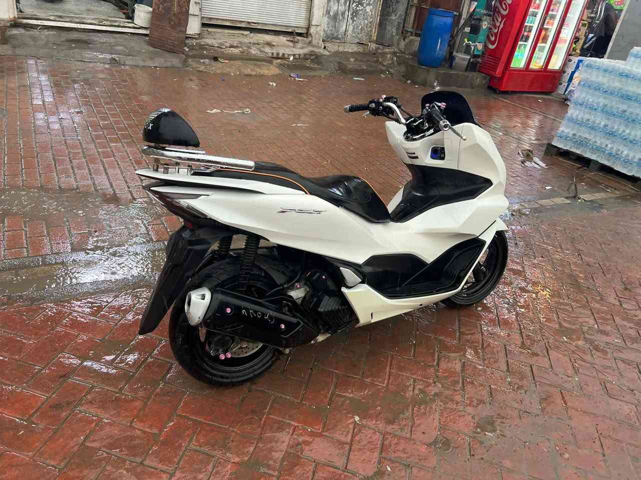 سلام عليكم بي سي اكس جيل الرابع الدراجه كفاله عامه من كلشي السعر 2مليون 500 مكاني بغداد مدينه الصدر شارع الفلاح.......  ***********
