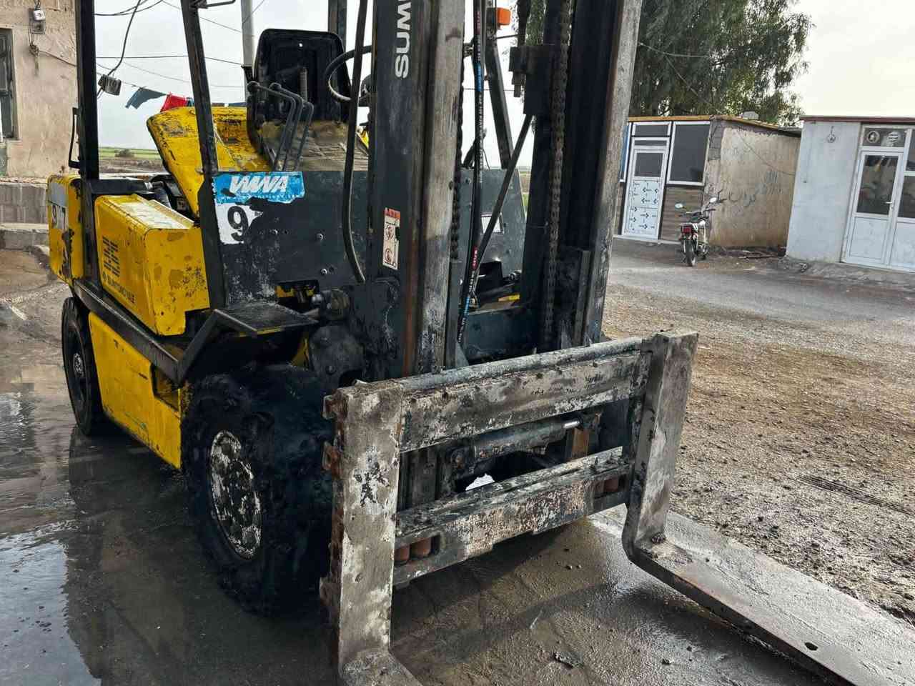 رافعه ياباني ٣ طن ونصف مكان ديالى بلدروز للاستفسار الاتصال بالرقم*********** واتساب***********
