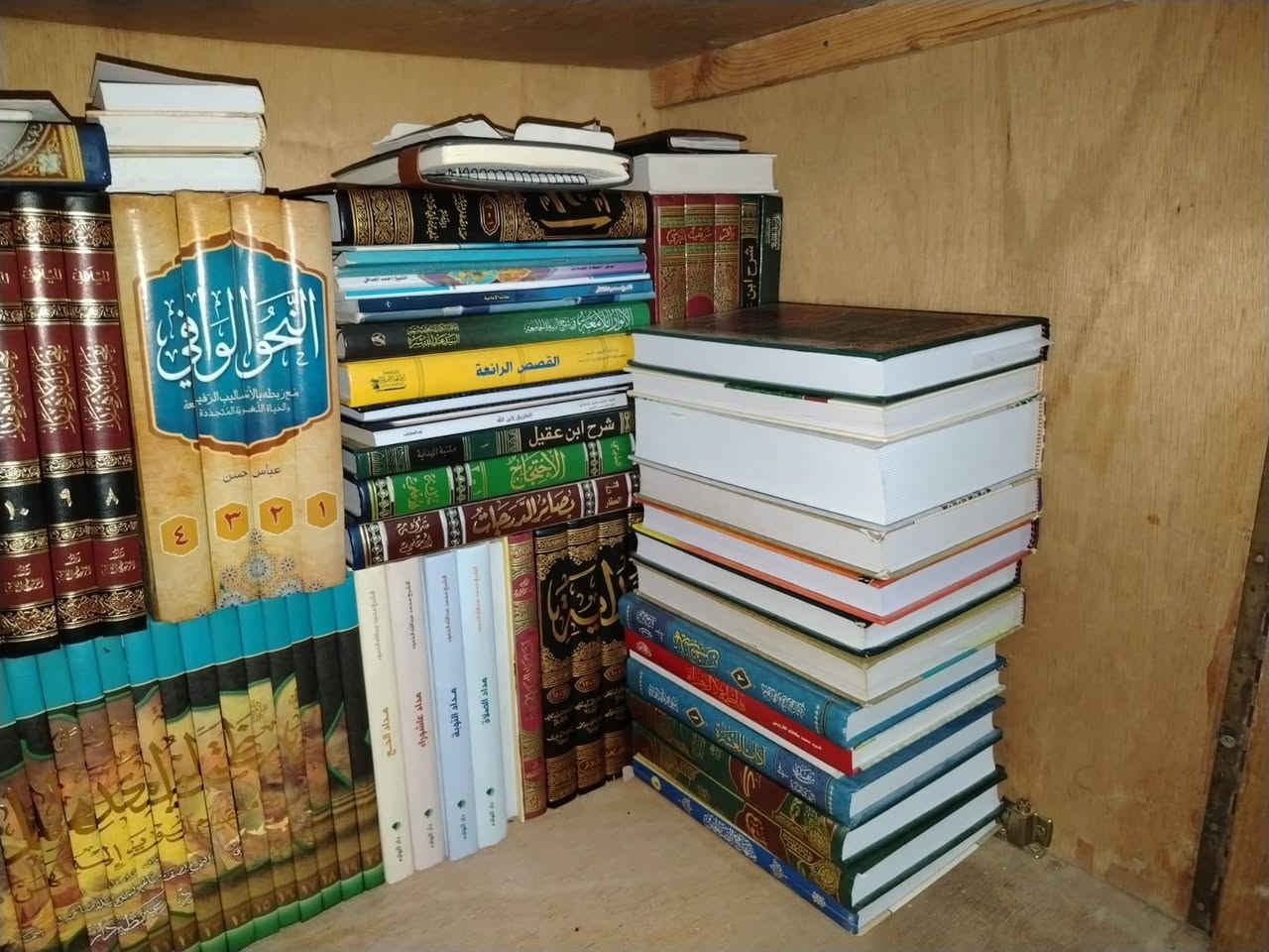مكلف بالنشر للفائدة 
#كتب #دينيه (مصادر مهمه جدا)
وكتب قيمه للبيع جميعا ب٦٥٠الف 
مكيال المكارم 
البرهان ٩م تقريبا
العرفان السلامي ١٢ ن
اعلام الهدايه تقريبا ٧ م
معرفة الله ٣م
الاخلاق في القران الكريم ٣ م
معين الخطباء ١٠م 
مداد السكينة 
مداد التوبة 
مداد عاشوراء
مداد الصلاة 
مداد الحج 
بهجة الحجة 
مصباح السالكين 
الاربعون حديثا 
الفقه الميسر ٥تقريبا 
الناصح 
حياة الامام الحسين ٣م 
تهذيب النفس ٢م 
مسائل وردود 
نفحات الازهار ١٢م 
موسوعة الامام المهدي ٢١م تقريبا 
كيف تسعد حياتك الزوجية 
حوار ساخن عن الالحاد 
الامام المهدي من المهد الى الظهور
الامام علي من المهد الى الاحد 
سيدة زينب من المهد الى الاحد
منهاج اليسد الخامنائي 
الاخلاق ٣م 
شرح المنطق ٣م 
ثواب الاعمال 
اداب النفس 
جامع السعادات 
اصول الكافي ٢م 
النحو الوافي ٤م 
الذنوب الكبيرة ٢م 
اصول الدين ٢ م سيد دستغيب 
معارف مهدوية ٢م 
الادعية والاذكار المجربة 
شرح عقائد الامامية ٣م 
الطريق الى المنبر الحسين 

اسرار الصلاة للشيخ التبريزي 

سليم بن قيس الهلالي 

بصائر الدرجات 

كامل الزيارات 

حق الدين السيد عبدالله شبر اسرار الزيارة شيخ حبيب 
التهذيب المفيد في احكام التلاوة 

الرد الشافي على شبهات الوهابية 

الاحتجاج


**إذا كنت صاحب هذا الإعلان وتريد حذفه لأي سبب، رجاءا أرسل رسالة إلى الدعم الفني**