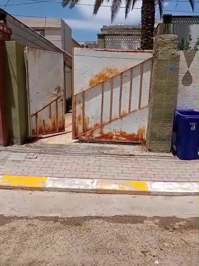 دار للبيع حي لغربيه 
مراسمه 
مساحه 225 متر طابقين 5 
غرف نوم 
صاله ستقبال 
كراج 
حديقه 
لبيت حد باب لحوش 
كله شاشي مرمر 
مكانه كلش حلو 
سند 25 
شركه كلاسيك 
***********
