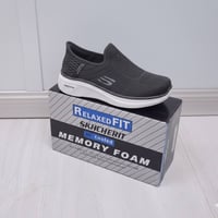 ملابس • توصيل مجاني • علق للسعر