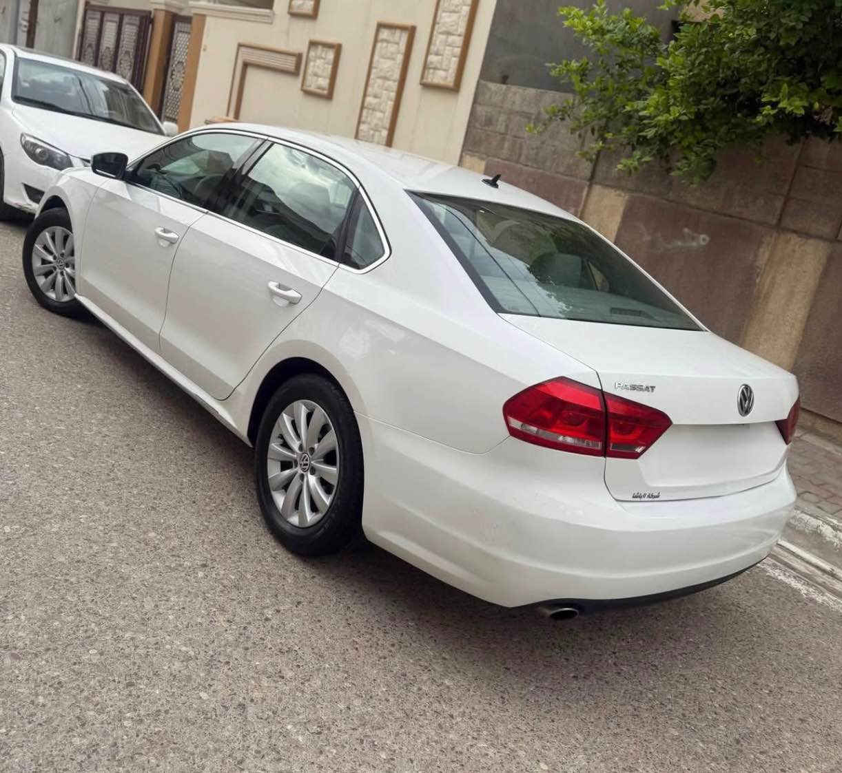 باسات 2015 رقم سليمانيه سنويه جديد لحد ٢٠٣٠ بأسمي شرط التحويل..خمس مواصفات تحكمات ستيرن تدفئه تبريد ثلج..كشنات اماميه تدفئه كامره خلفي.بقيه المواصفات معروفه .بيها جاملغ سكن تعديل بارد..بنيد صبغ ..شراي خابر وتدلل *********** كركوك, العراق
