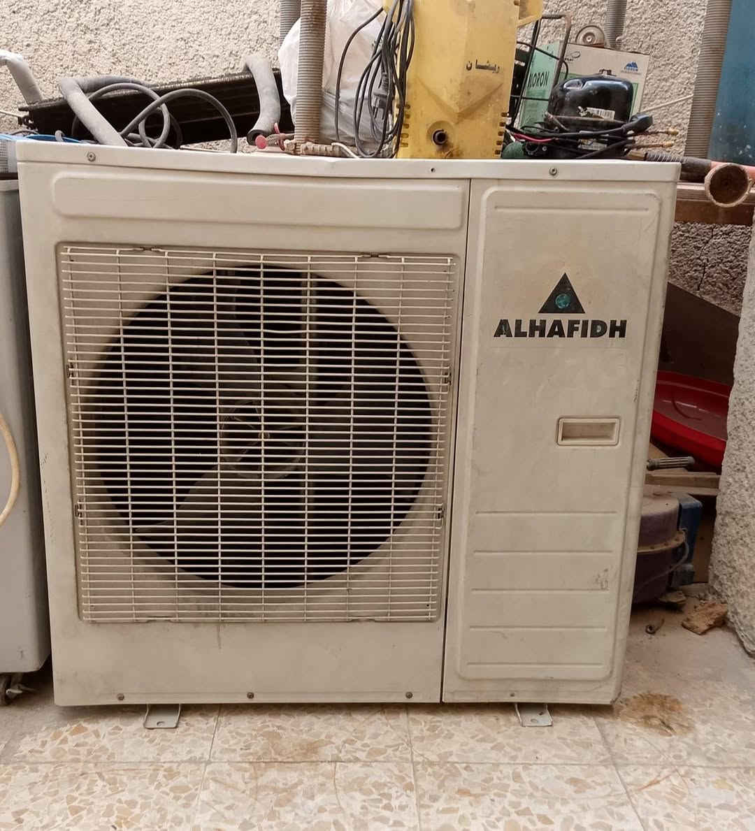 السلام عليكم
سبلت الحافظ 2 طن و ثلث كنتوري شغال بدون بواري و وايرات و يرادله ترتيب السعر 350 الف ماطورة شغال
للاستفسار ***********
